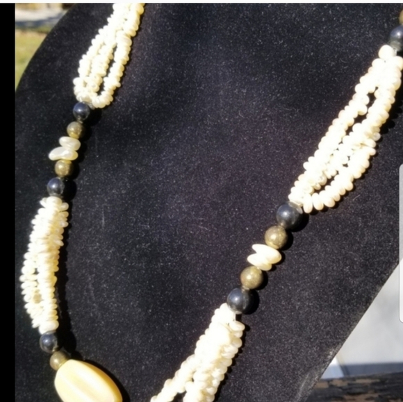 GENUINE BUTTON PEARL VINTAGE STATEMENT NECKLACE - Picture 2 of 6